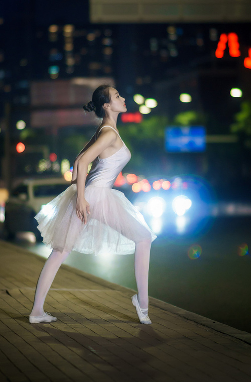 爱游戏游戏平台-中超联赛中国女足逆袭 球员拼劲十足，2020年中超女足