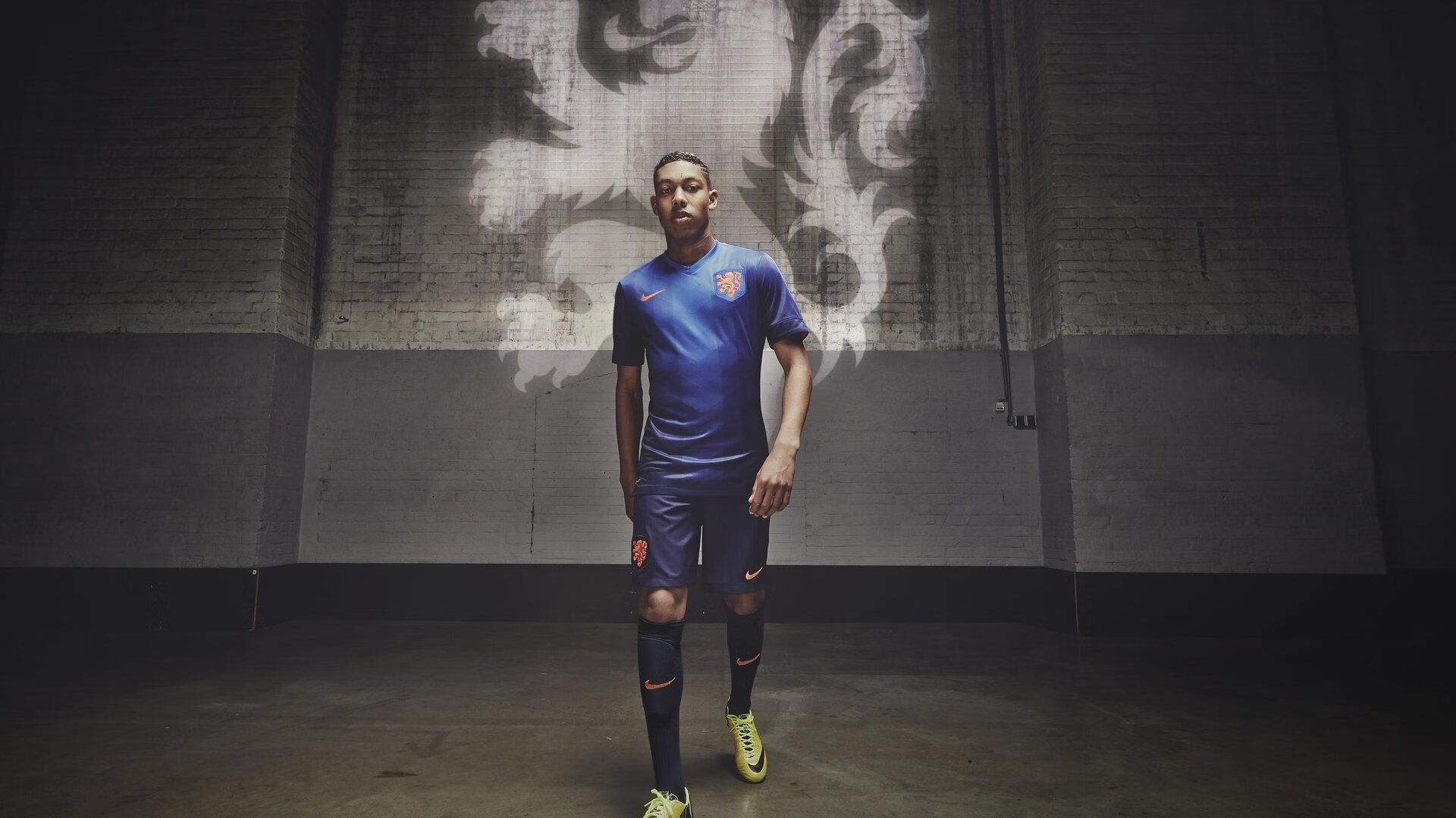 爱游戏娱乐-“英超争冠激战正酣，胜负瞬息万变”，“英超”